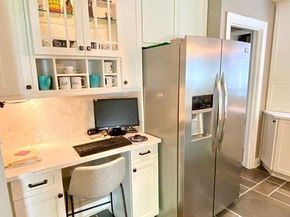 "New" Premium Stainless Appliances - Kitchen Desk