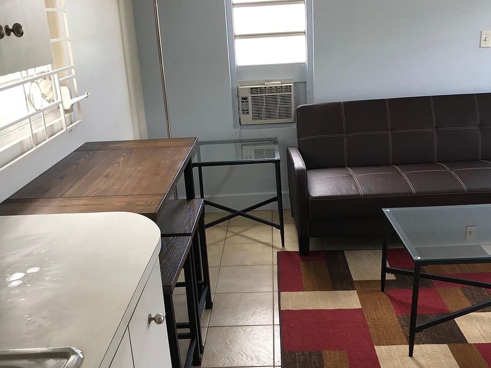 2nd image of 2121 Church St