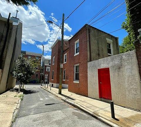 5th image of 433 W George St