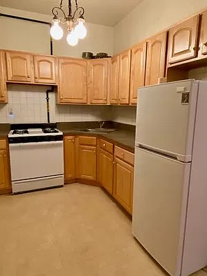 4th image of 176 Lexington Ave #3R