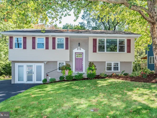 143 Pleasant View Ter, New Cumberland, PA 17070