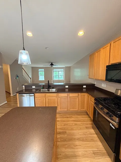 319 S Parkway Dr — Photo 3