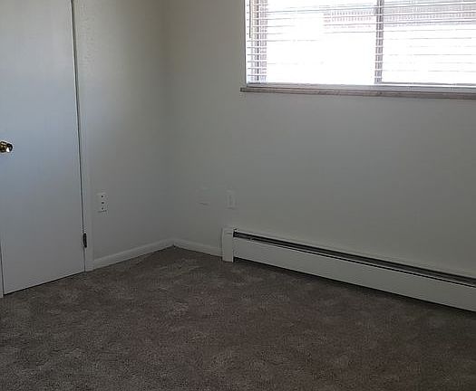 3rd image of 924 James Ct APT 4