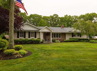 27 Woodhollow Rd, Great River, NY 11739