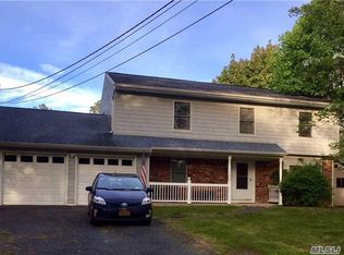 155 Woodlot Rd, Ridge, NY 11961