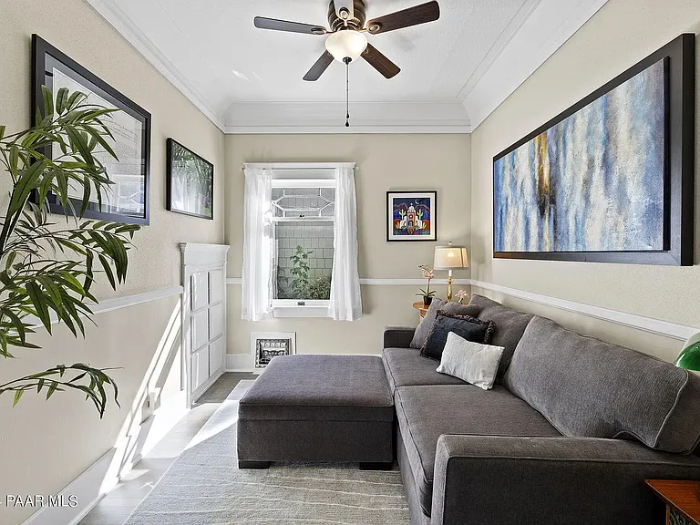 301 S Mount Vernon Ave — Photo 8