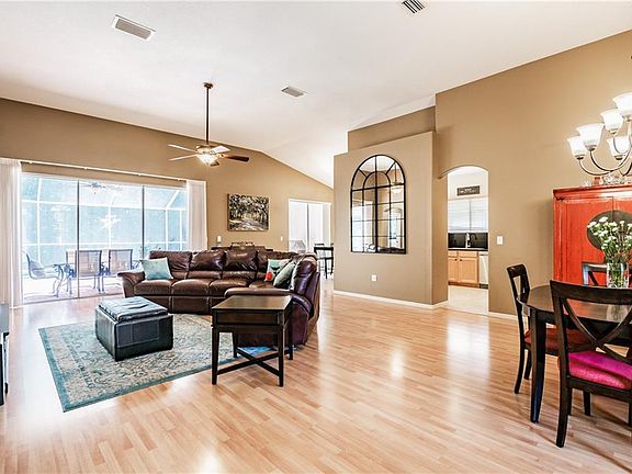 5th image of 18939 Maisons Dr