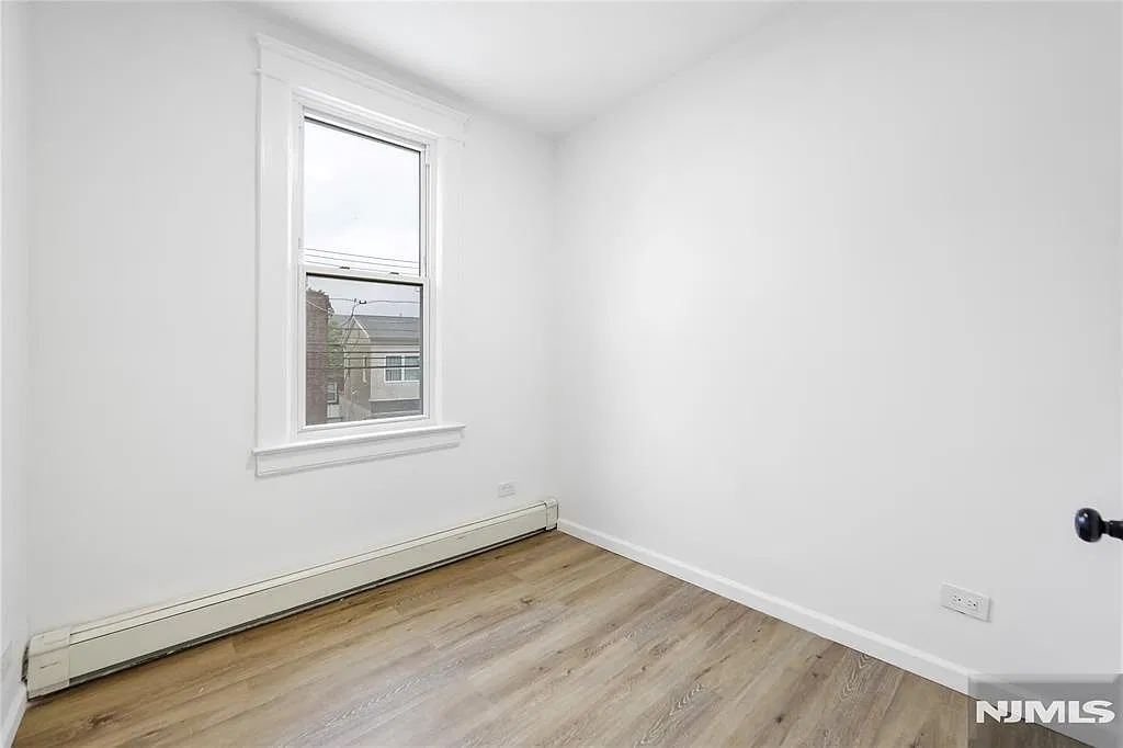 2 bed, 900 sqft, $2,000 — Photo 4