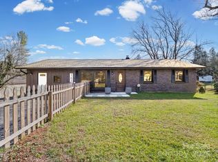 143 Morgan Rd, Hendersonville, NC 28739