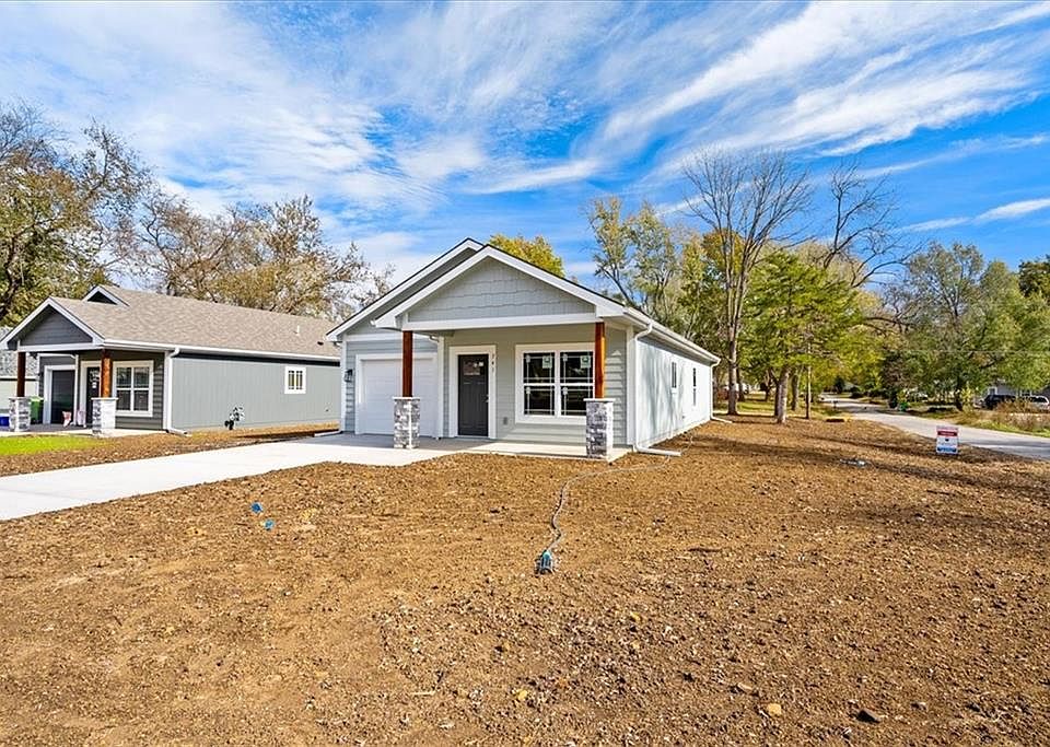 741 S Cherry St, Ottawa, KS 66067 Zillow