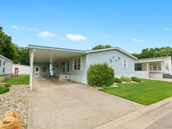 49757 Wintergreen Dr, Shelby Township, MI 48315