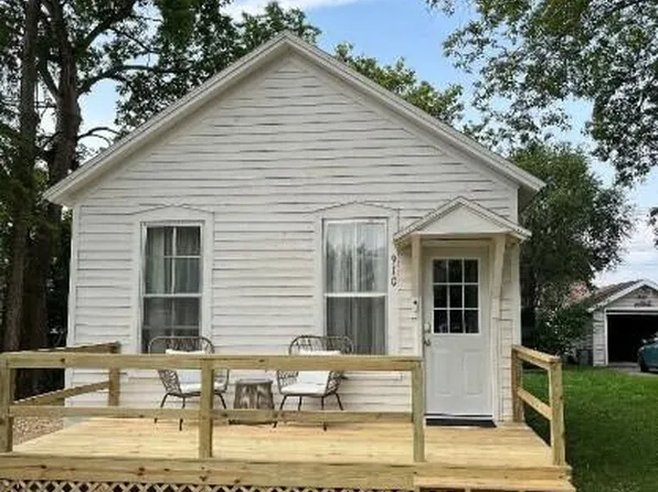 910 E 6th Ave, Mitchell, SD 57301