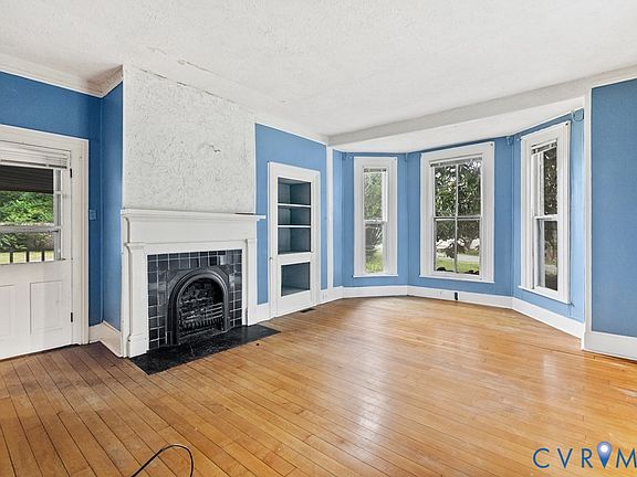 5th image of 304 W Sycamore St