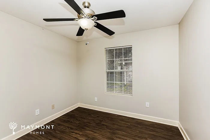 1556 Chelsea Ln — Photo 10