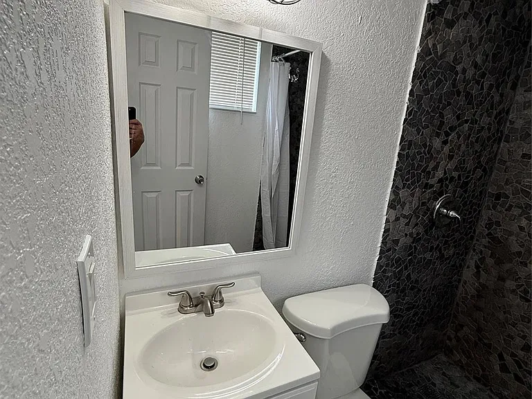 2213 Lincoln St — Photo 10