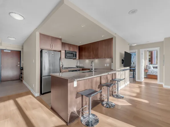 2978 Glen Dr #705, Coquitlam, BC V3B 0C3