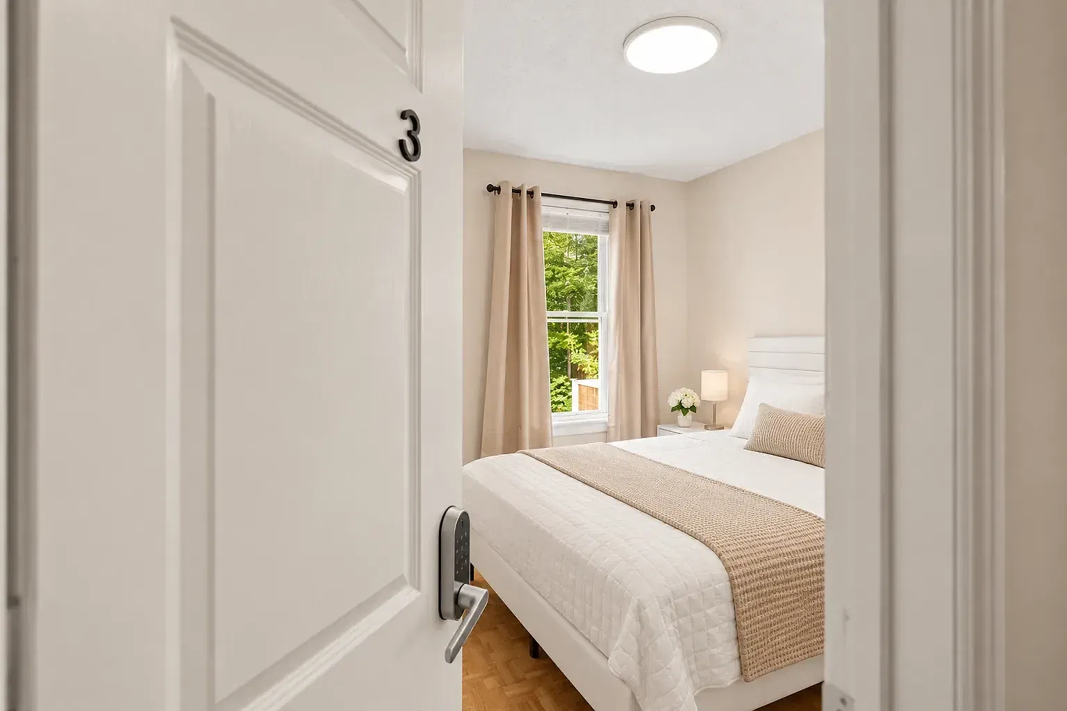 5 bed, 800 sqft, $1,100 — Photo 1