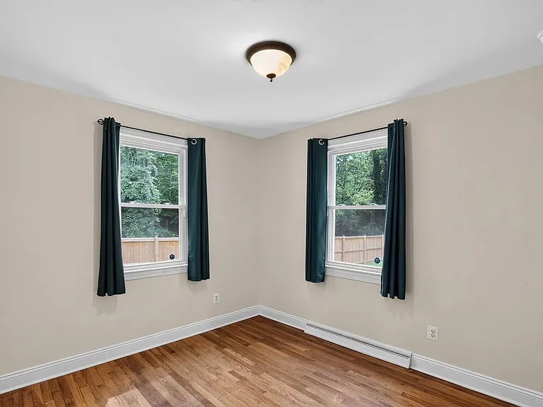 14925 Schall Rd — Photo 11