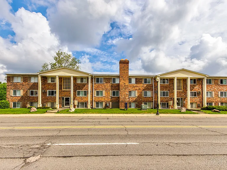 Wagon Wheel Apartments — Photo 2