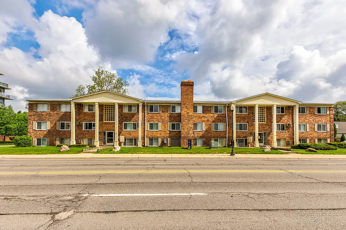 Building Photo - Wagon Wheel Apartments