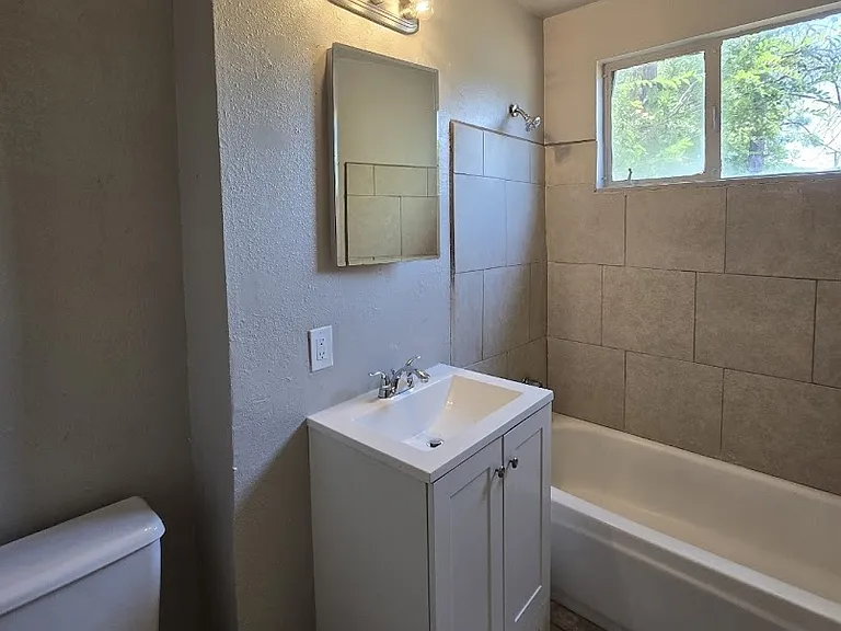2137 W Dayton Ave — Photo 14