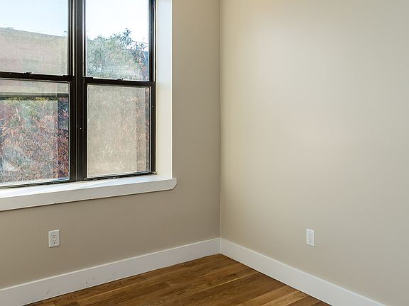 5th image of 595 Myrtle Ave APT 3B