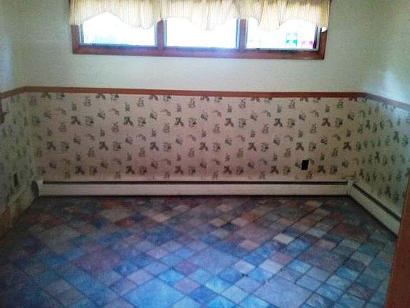 5th image of 402 Ames Rd