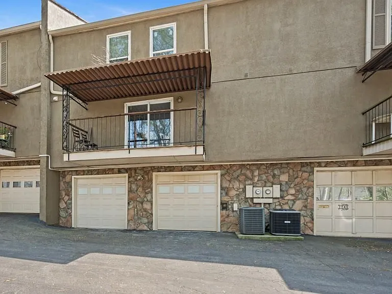 1744 Woodcliff Pl — Photo 29