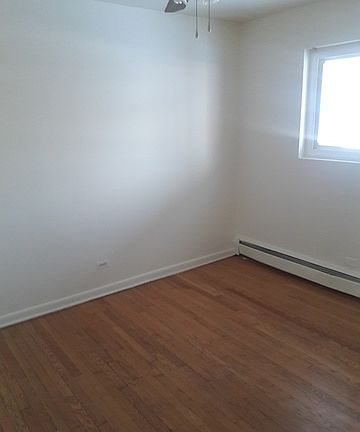 5th image of 4915 Columbus Dr APT 1