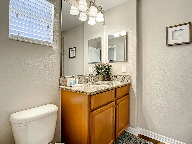 Beach Palm Ave — Photo 31