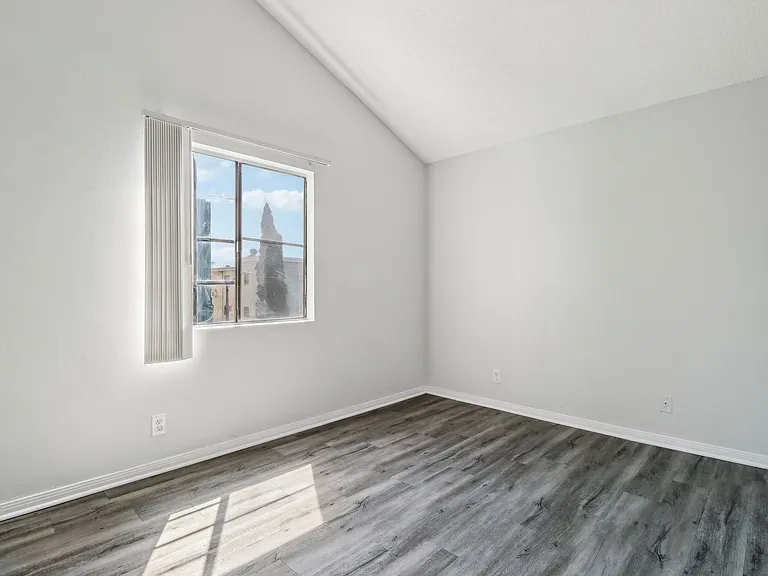 311 South New Hampshire Avenue — Photo 22