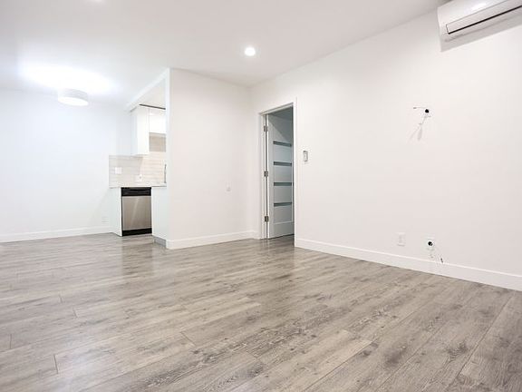 2nd image of 1757 N Kingsley Dr APT 204