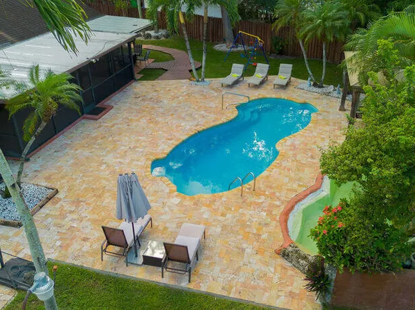 853 S Wind Cir, Fort Lauderdale, FL 33326