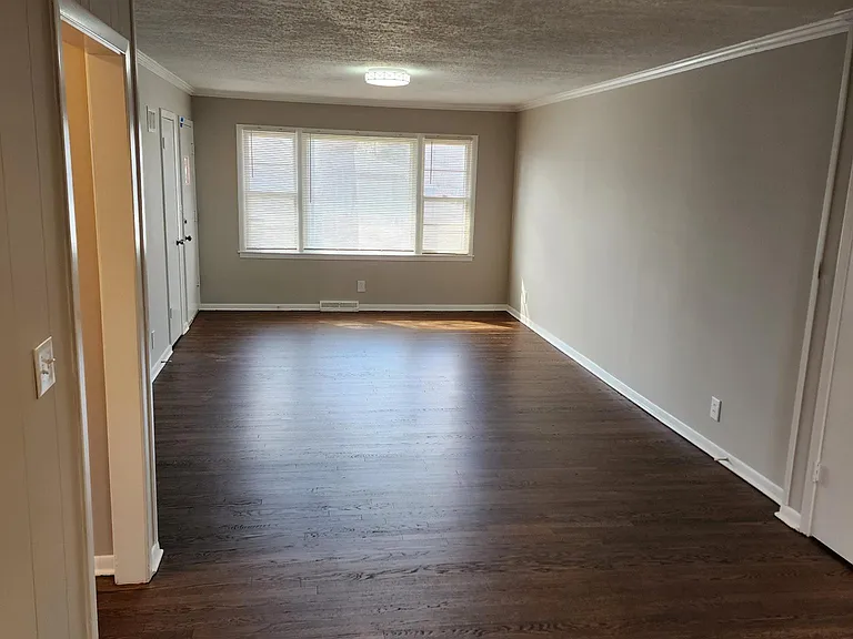 920 E 83rd St #920 — Photo 8