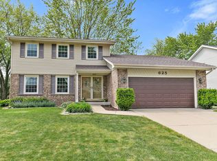 625 N Point Dr, Schaumburg, IL 60193