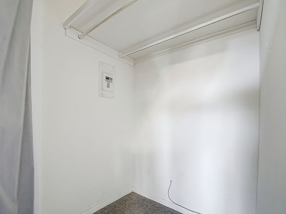 4th image of 926 E Walnut St #8