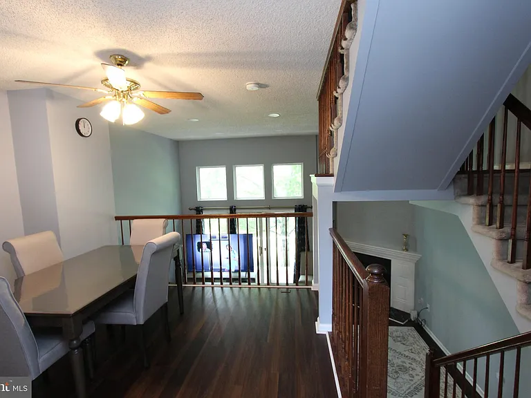 6 Halstead Pl — Photo 9