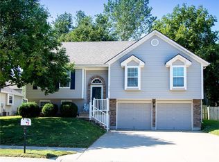 2107 NW Anchor Pointe Dr, Blue Springs, MO 64015