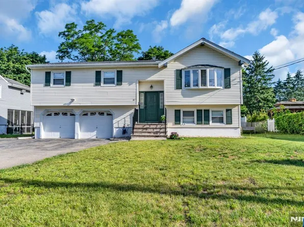 33 Oak Ave, Pequannock, NJ 07440