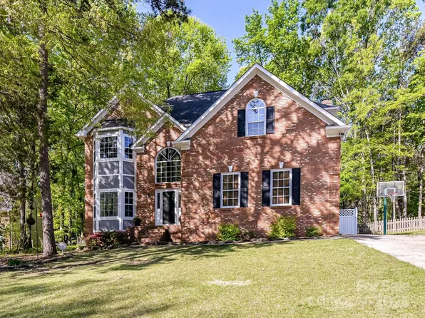 2805 Bathgate Ln, Matthews, NC 28105