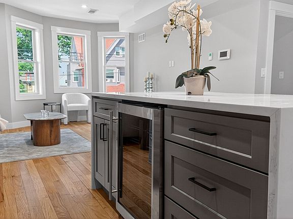 4th image of 60 Stanley St #202B