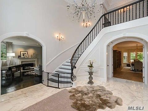 3rd image of 8 Peacock Ln