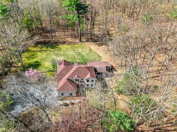 6162 Woodchuck Ln, East Stroudsburg, PA 18301