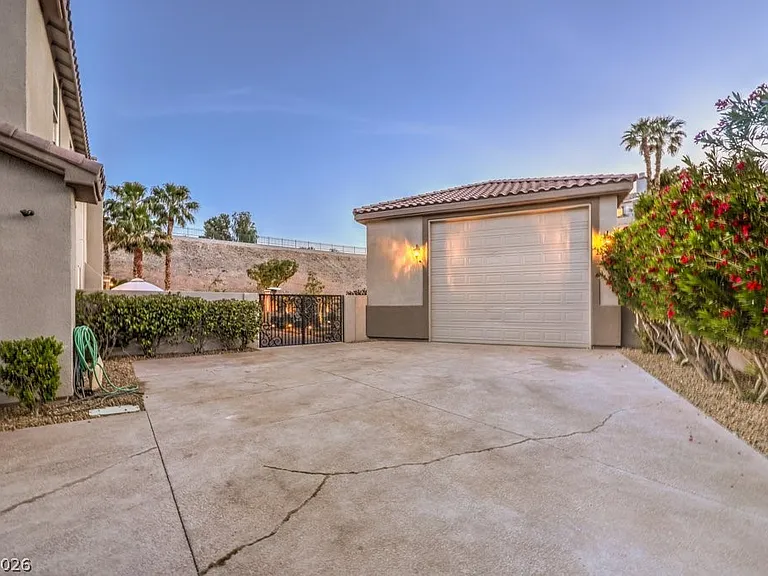 2849 Soaring Peak Ave — Photo 3