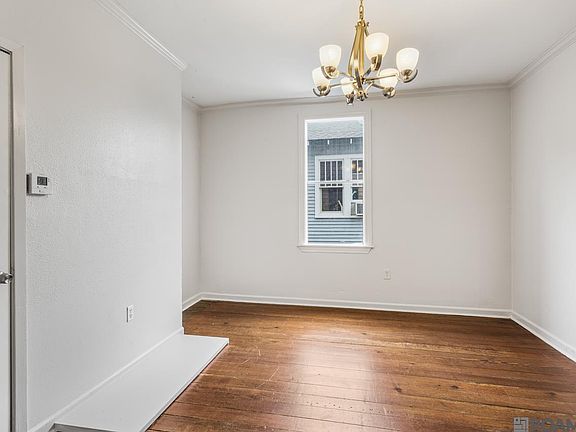 3rd image of 758 Royal St