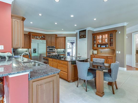 4th image of 1488 Lily Loch Way