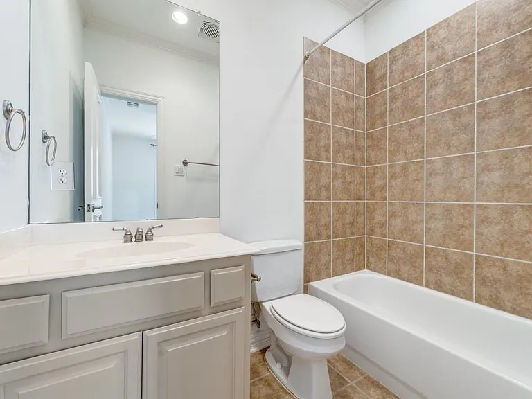 4223 Travis St — Photo 9