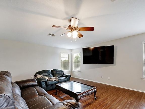 4th image of 201 Windridge Dr