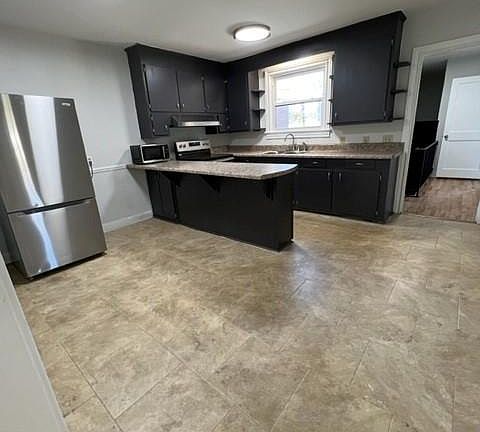 4th image of 119 Karen Dr #A