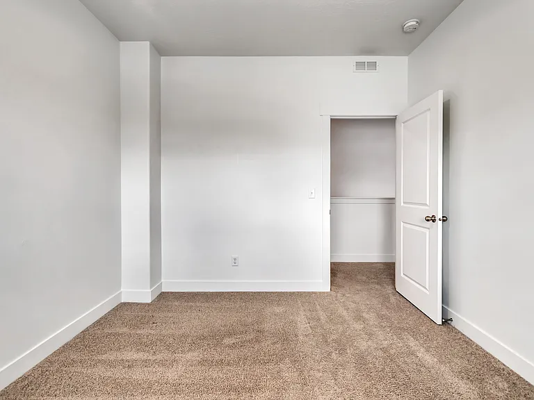 1593 N 1870 E — Photo 19